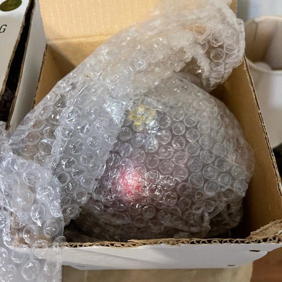 5 frosted burgundy Christmas ball ornaments - Picture 5 of 8